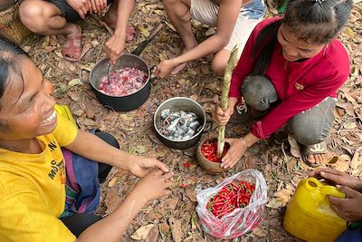 Villageois de l'ethnie Bru - Village Con Cooc - Parc national de Phong Nha-Ke Bang - Vietnam