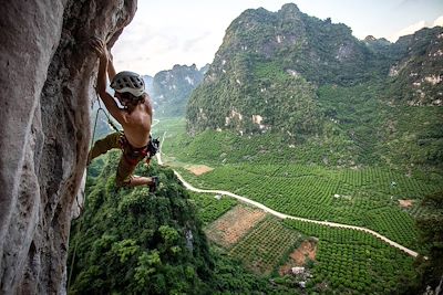 Escalade - Huu Lien - Vietnam