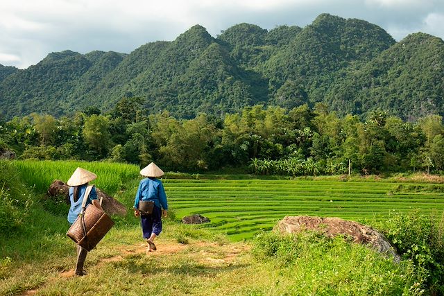 Voyage Mystérieuse baie d'Halong et sourires d'Angkor