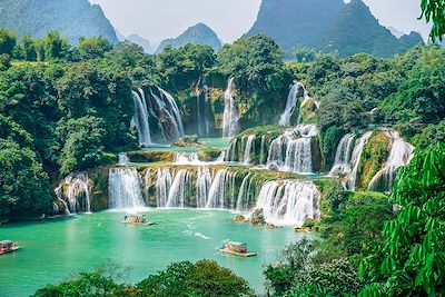 Baie d'Halong et tribus du Tonkin