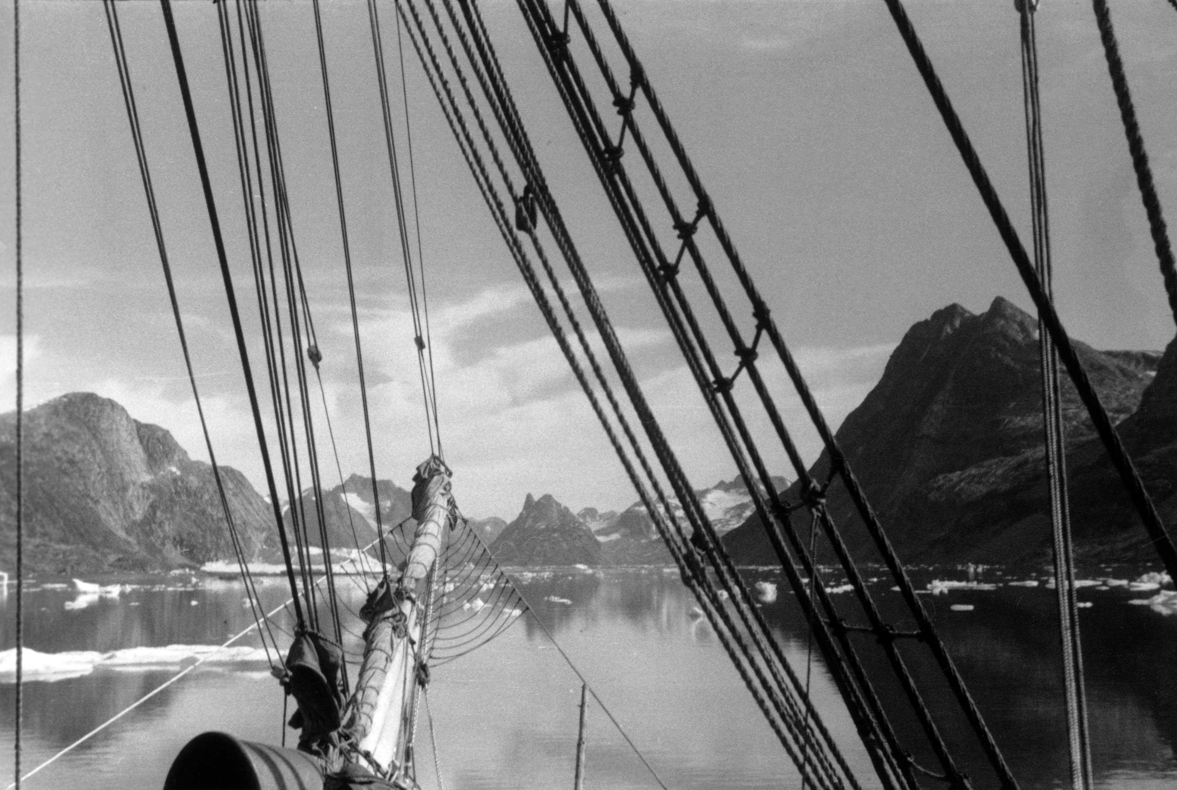 Vue du Groenland depuis le Pourquoi pas ? en 1936 ©Fonds de dotation Paul-Émile Victor / Bridgeman Images 